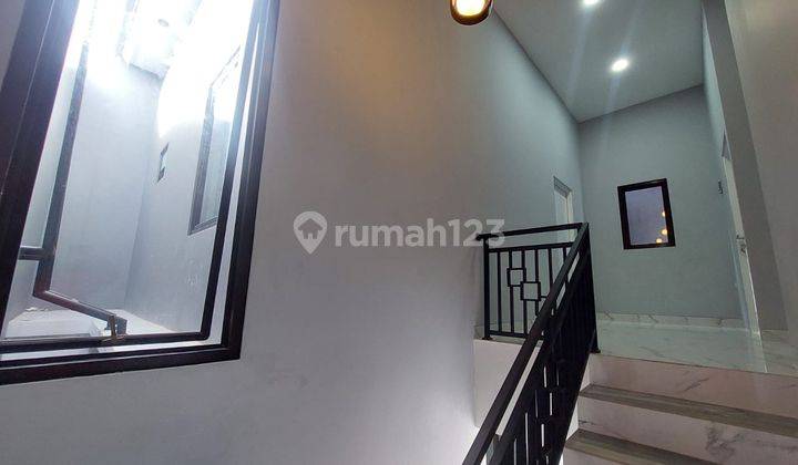 RUMAH BARU 5 KAMAR DESIGN MODERN DLM PERUMAHAN NYAMAN DI PD GEDE