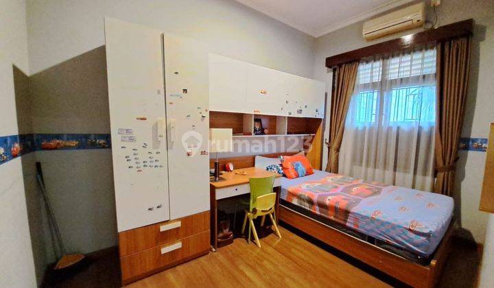 RUMAH CANTIK TERAWAT 5 KAMAR ADA ROOFTOP DLM KOMPLEK DI JKT TIMUR 18