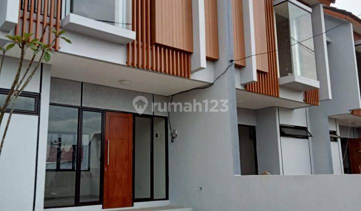 tampak depan siap huni 3 lantai di