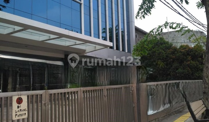 Gedung Perkantoran di Buncit Mampang,Malik Owr 2
