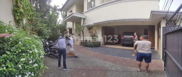 house in south kemang, louis owr house in south kemang, louis owr