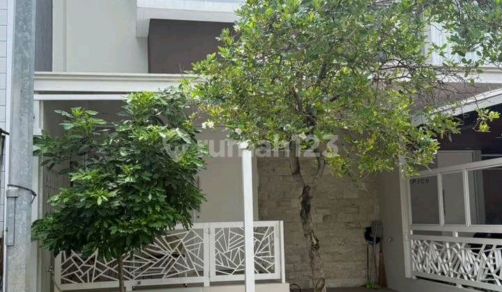 Rumah di Kebayoran Piazza,Yani