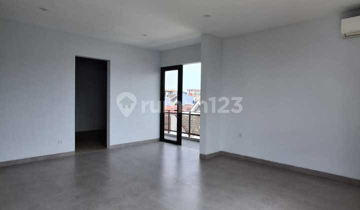 Plamboyan Alam Sutra, Irwan 2