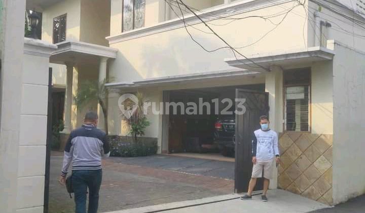 Kemang Selatan,Lois Owr