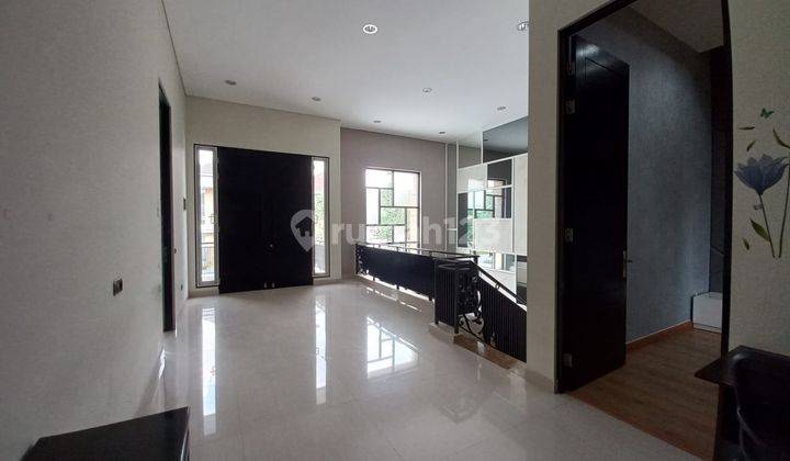Disewakan Rumah Di Pakuwon Indah Mansion 8