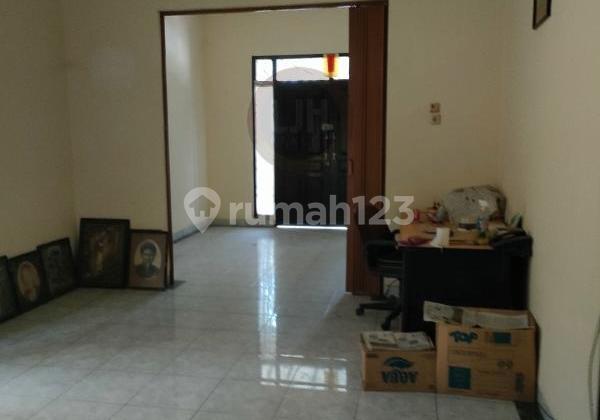 A suitable house for business in Palebon. 1