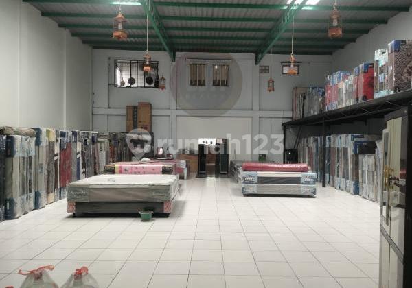 Business building in Bandungrejo