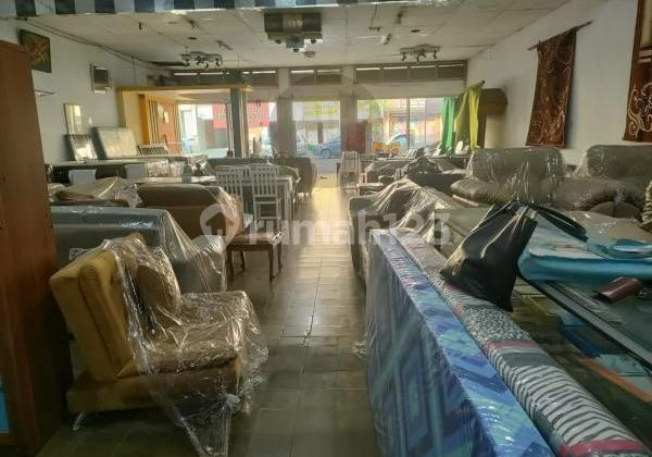 Bangunan cocok untuk toko atau kantor di jalan Gajahmada 1