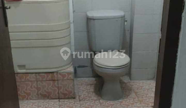 For Rent. 3.5-Story Shop House. on Jl. Raya Kh. Noer Ali. Kalimalang. Kayuringin Jaya, South Bekasi District. Bks City. West Java. 2