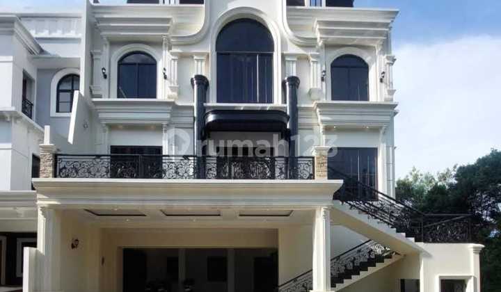 Classic American Style Luxury House  Hook Position Inside Townhouse