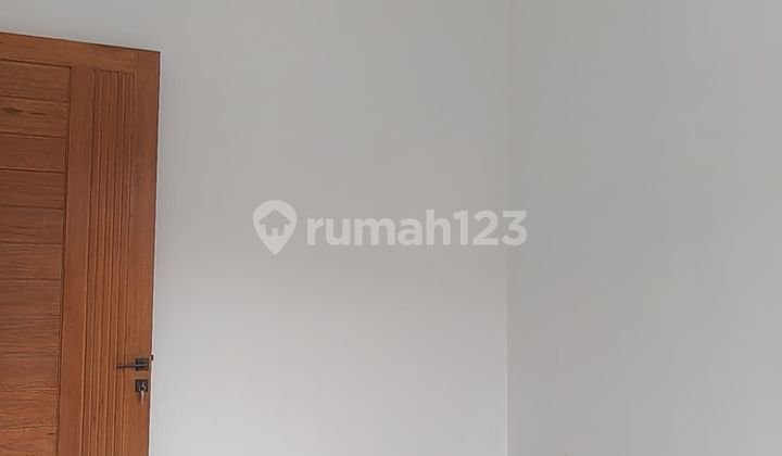 Jual Cepat Rumah  dengan 2 Carport design  Minimalis Modern Dalam Komplek Di Pondok Kelapa, Jakarta Timur 2