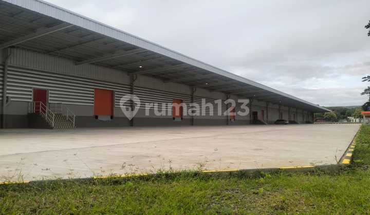For rent, new warehouse in the DS 6 area.