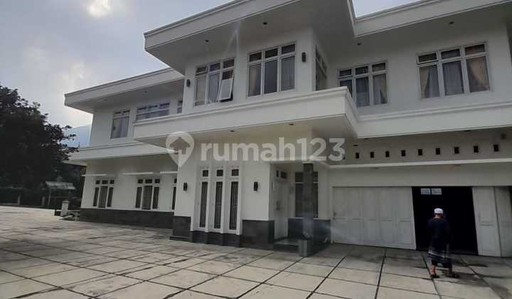 For sale, Villa in Ciloto with complete facilities and a swimming pool.