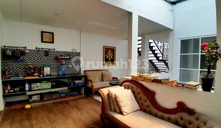 House for quick sale in Pejaten Barat, South Jakarta 2