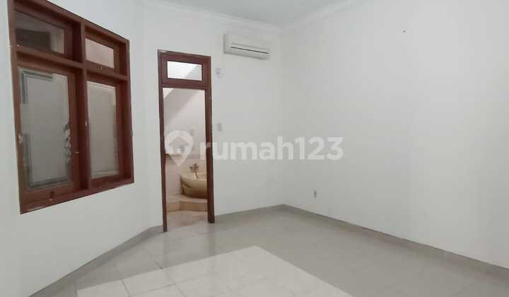 Disewakan Rumah Hoek di Area Rawamangun 2
