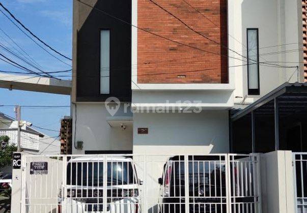 Rumah 2 Lantai Furnished di Jatiwaringin, Bekasi 1