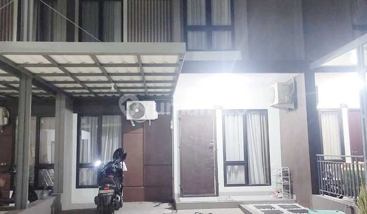 Suvarna Abazia Market, Thursday, Tangerang, Banten. For quick sale, strategic location, move-in ready.