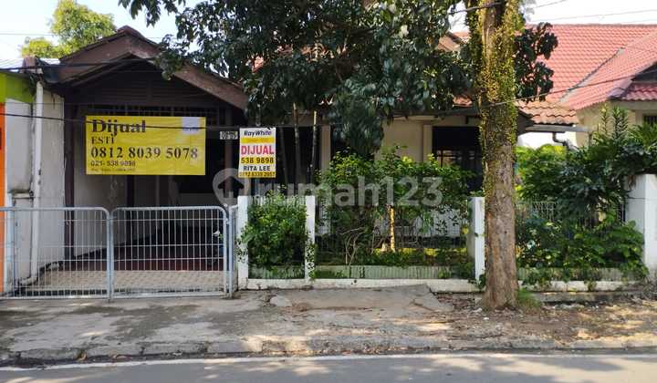 Selling fast, single-story house, negotiable price, strategic location, suitable for business, Rawabuntu Utara, BSD City, Serpong, Tangerang, Banten.
