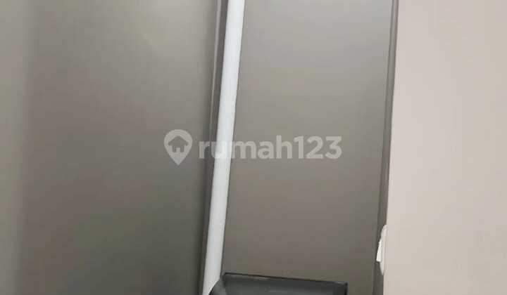 Suvarna Abazia Market, Thursday, Tangerang, Banten. For quick sale, strategic location, move-in ready. 2