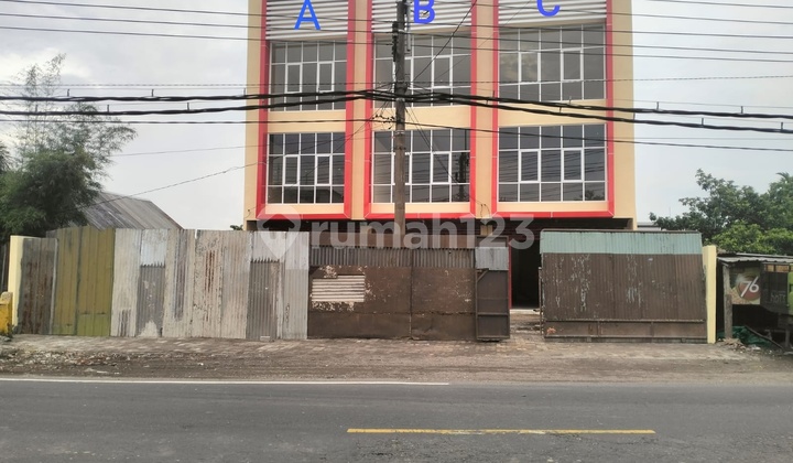 For Sale: Newly Built Shop House at Zero Point of Karangandong Main Road, Kedamean - Gresik