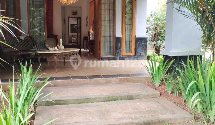 Rumah modern klasik area tenang siap huni di Lebak Bulus. Rumah modern klasik area tenang siap huni di Lebak Bulus.