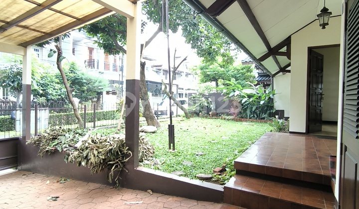 Ready-to-Occupy House in Bintaro Housing Sector 1, Comfortable and Lush, Perfect for Living