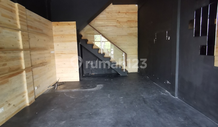 Music studio or tattoo Music studio or tattoo