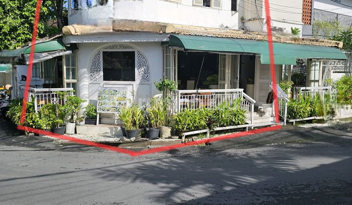 Restaurant In The Middle Of Seminyak.