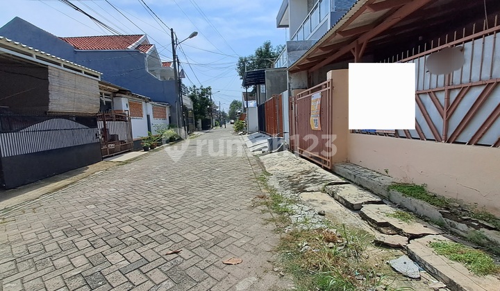 2-Story Boarding House Near Harapan Indah Bekasi High School and Junior High School