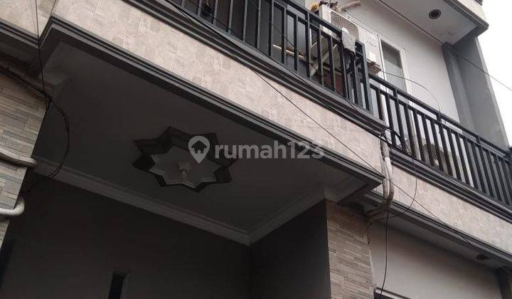 Rumah Kos 3 lantai di Tengah Kota jakarta  1