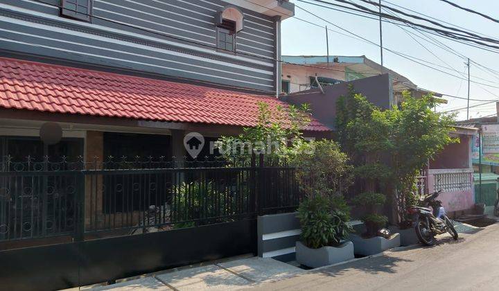 Rumah Dua Lantai di Utan Kayu, Jakarta Timur 1