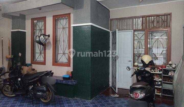 Rumah Dekat Kolam Renang di Taman Harapan Baru Bekasi 2