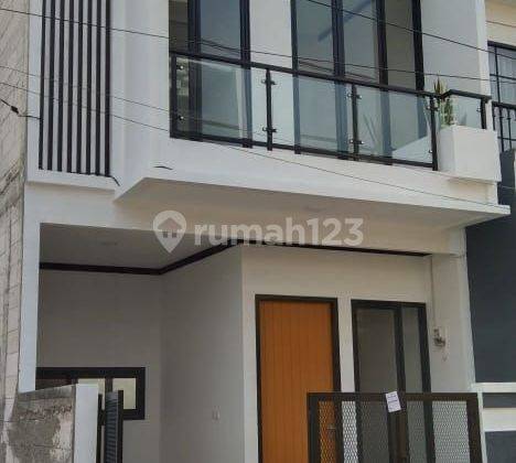 Rumah 2 Lantai Baru Renov di Dukuh Zambrud Mustika Jaya Bekasi 1