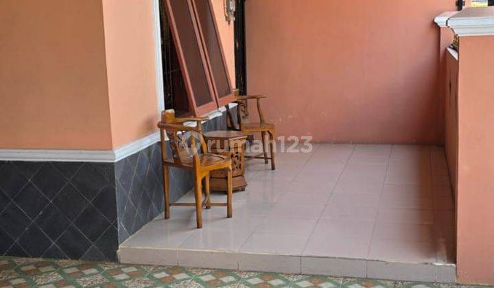 garasi/carport rumah gandeng 2 lantai di
