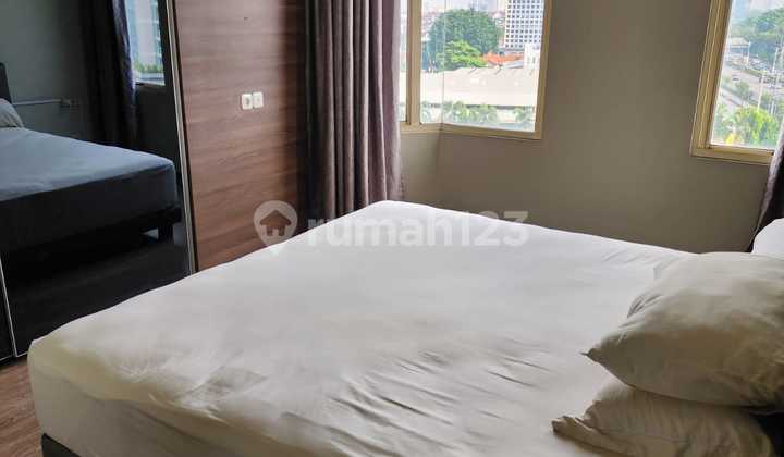 Dijual Apartemen Slipi, 3 Bedroom, View Senayan. Lingkungan Strategis 12