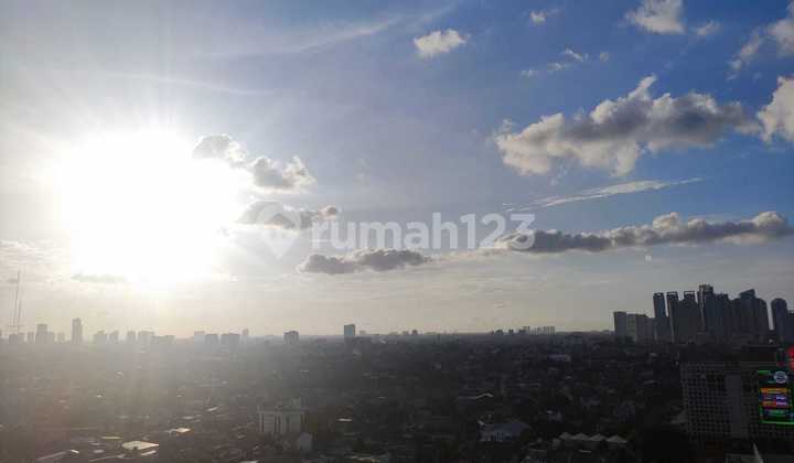 Dijual Apartemen Slipi, 3 Bedroom, View Senayan. Lingkungan Strategis 19