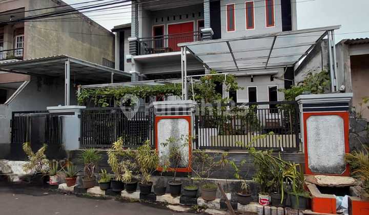 2-Story House Attached in Bintaro Sector 9 Flood-Free 2-Story House Attached in Bintaro Sector 9 Flood-Free