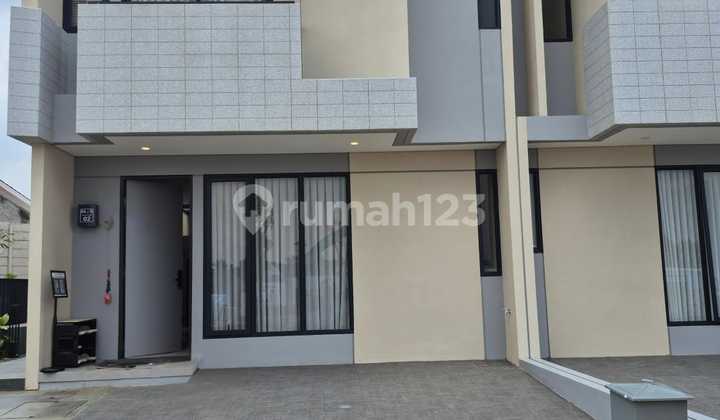 Rumah Cantik Bebas Banjir Lokasi Depan Club House Di Bintaro Jaya