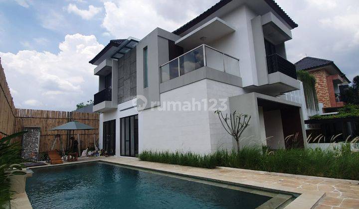 Dijual Rumah Luxury dengan kolam Renang di kebayoran Bintaro 1