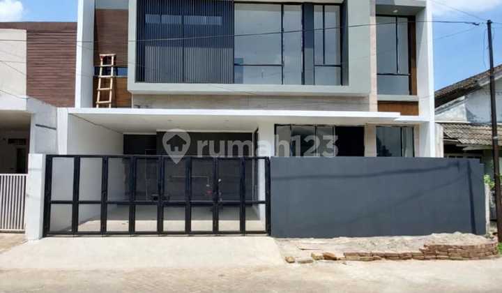 New House. 2 Floors Ready to Occupy in Bintaro New House. 2 Floors Ready to Occupy in Bintaro