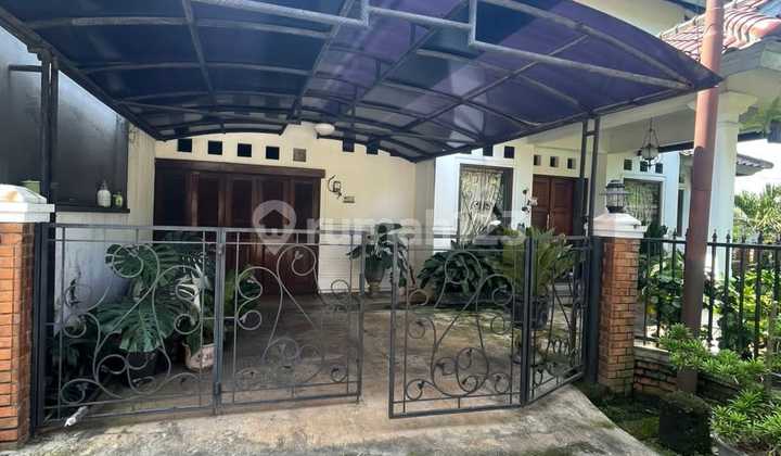 Rumah Asri Posisi Hoek Dalam Komplek Yang Nyaman Di Cireundeu