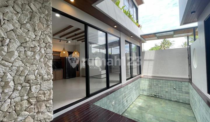 For Sale Brand New Tropical Modern Villas di Tumbakbayuh