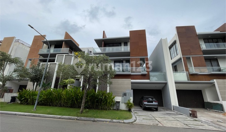 For Sale 3-Story House In Citraland Megah, Batam Centre For Sale 3-Story House In Citraland Megah, Batam Centre