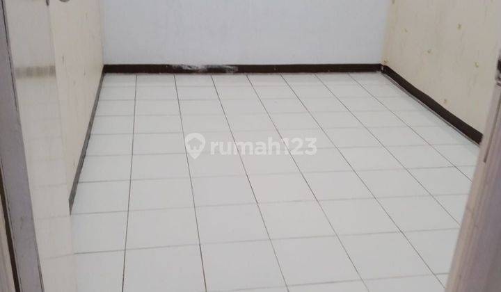 RUMAH SIAP HUNI, 2 LANTAI, 3 KAMAR, LEBAR 8 BEBAS BANJIR, DI TAMAN RATU JAKARTA BARAT ( ELs)  2