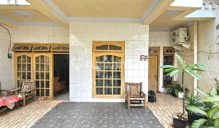 Affordable House, Ma'am Price, Spacious, 2 Floors, 4 Bedrooms, Flood-Free, Strategic Location in Koja, North Jakarta 2