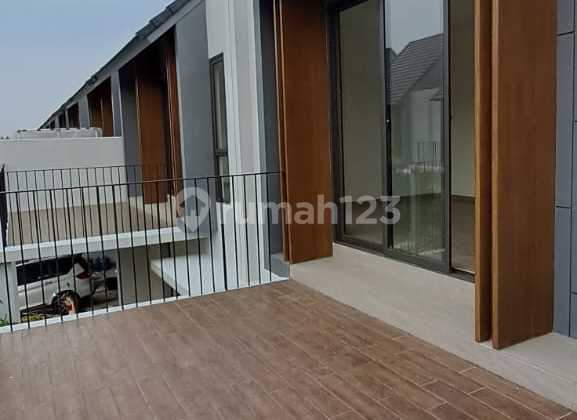 Rumah Mewah, 3 Lantai, 4 Kamar, Strategis, Dalam Cluster , Wclub House Mewah Wisteria Jakarta Timur 2