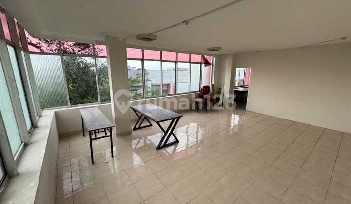 Affordable Shophouse, Strategic, Suitable for Business, 4 Floors in Kalideres, West Jakarta (Daisy)