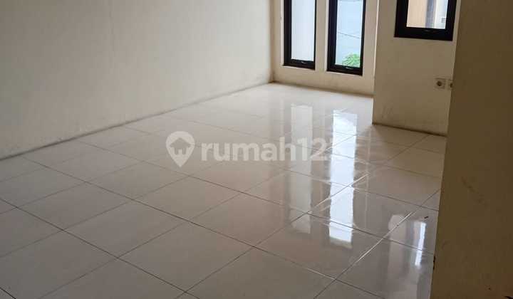 Rumah Murah, Bebas Banjir, 4 Kamar, Dekat ke Fasilitas Umum di Gading Griya Residence Jakarta Utara