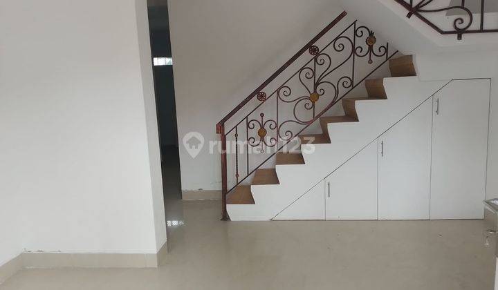 Dijual Cepat Rumah 2 Lantai, Komplek Perumahan One Hate System 2