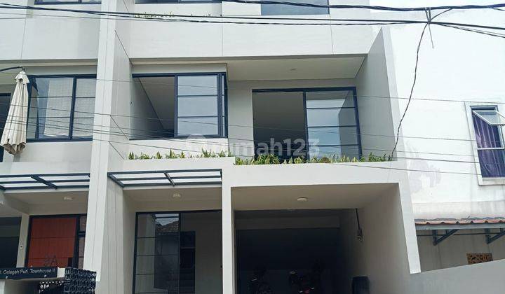 Dijual Rumah 3,5 Lantai Brand New di Komplek Cirendeu 1